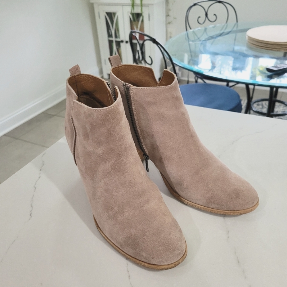 Frye Meghan Booties Size 8.5 dusty rose